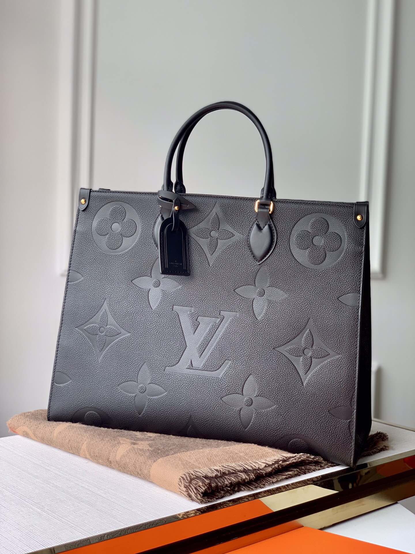 Louis_Vuitton_Onthego_Ha