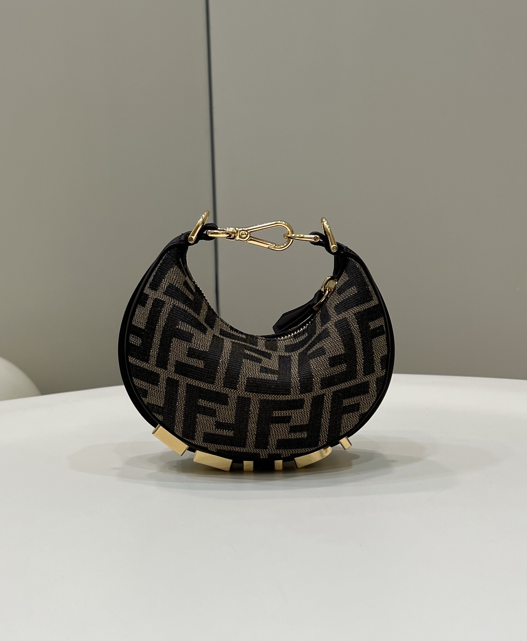 Fendi_Graphy_Bag-16.5x14