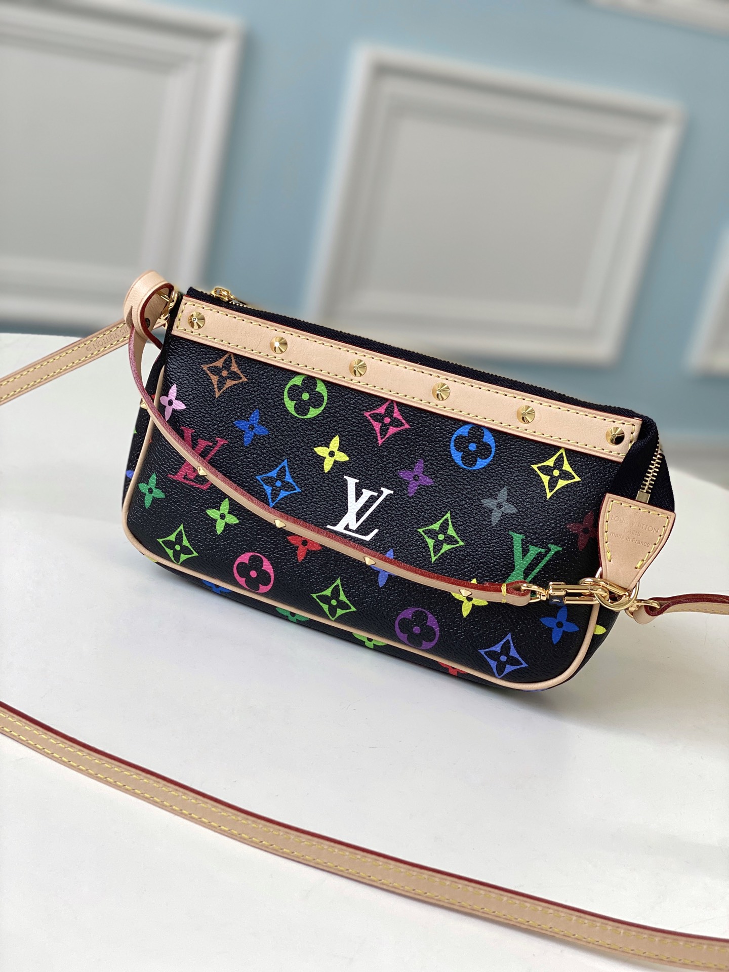 Louis_Vuitton_Pochette_A