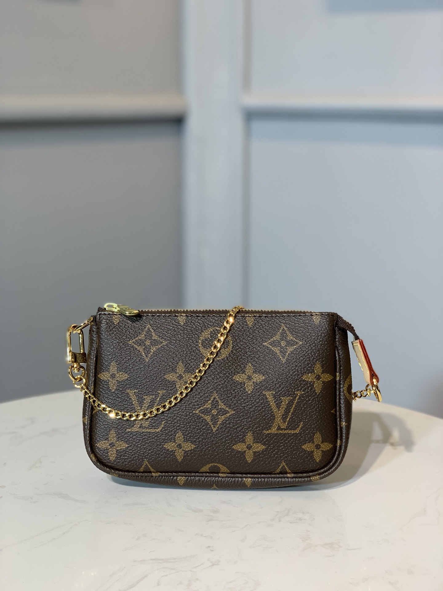 Louis_Vuitton_Pochette_A