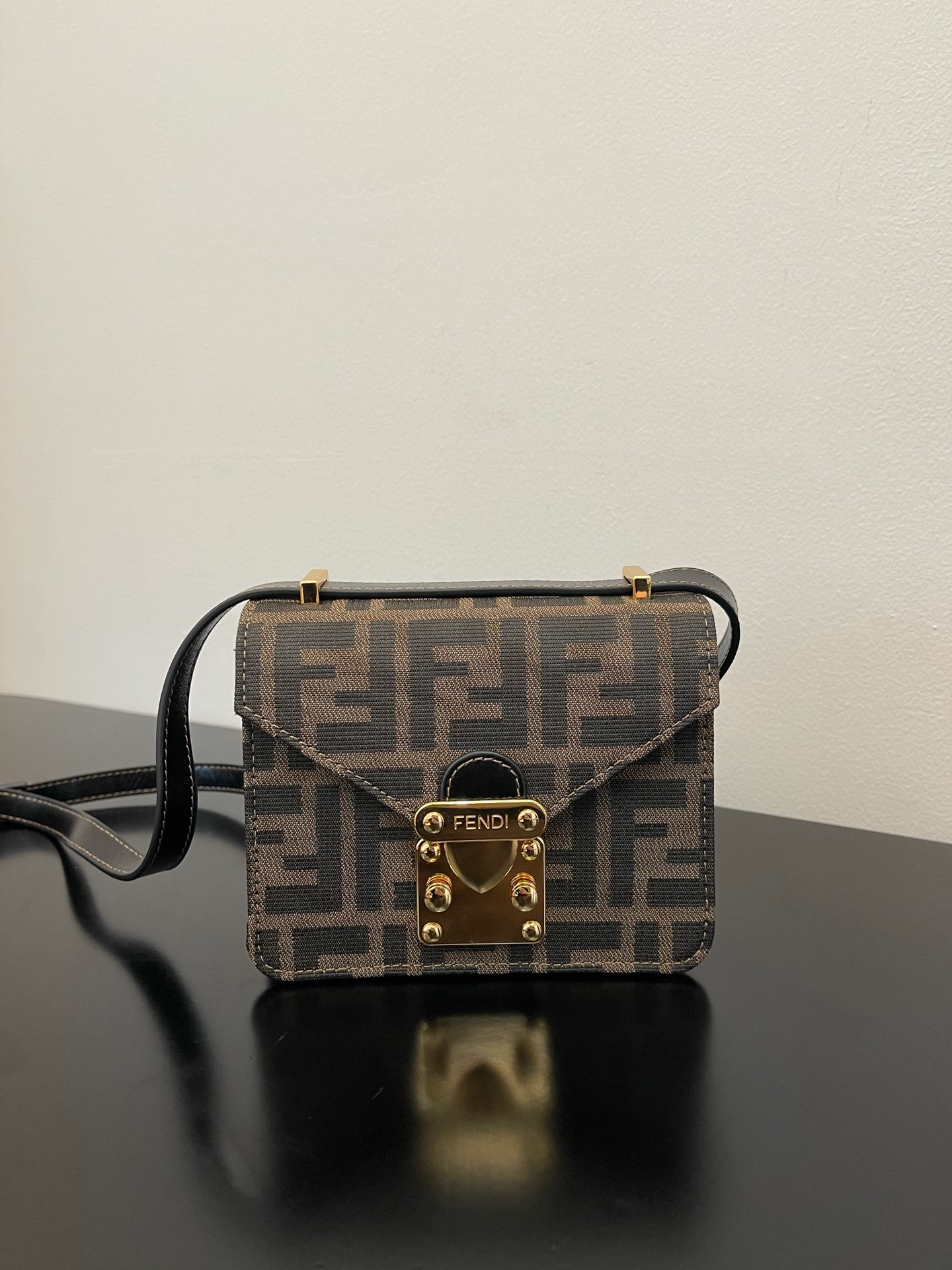 Fendi_Vintage_Handbags-1