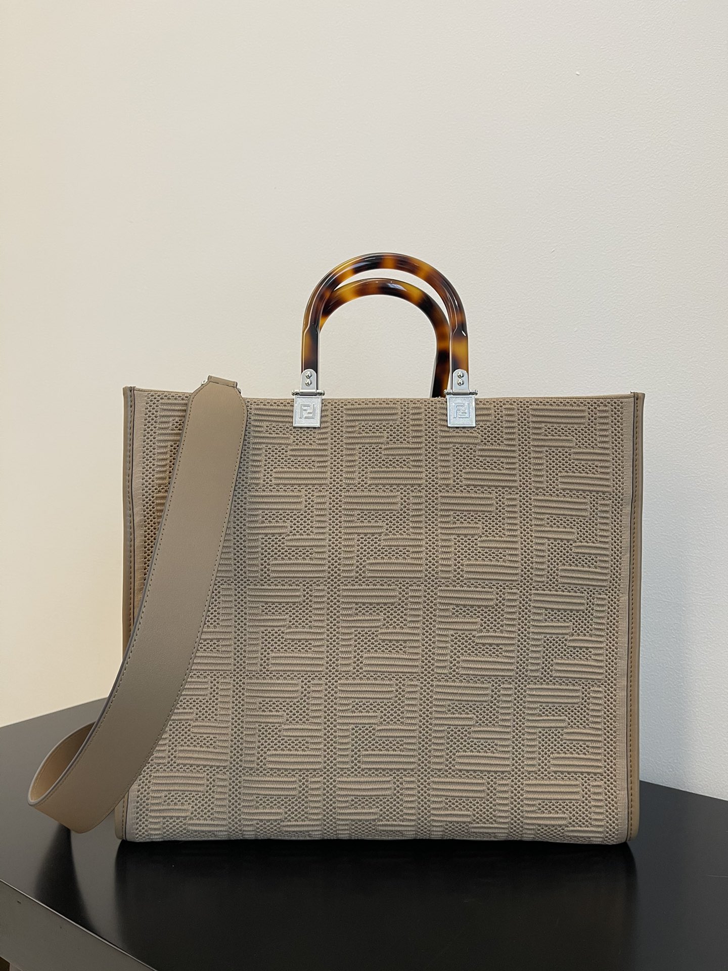 Fendi_Tote-36_17_31CM