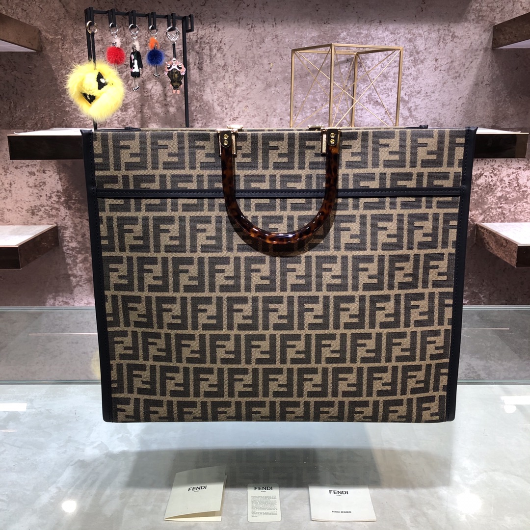 Fendi_Tote-40_17_37_CM