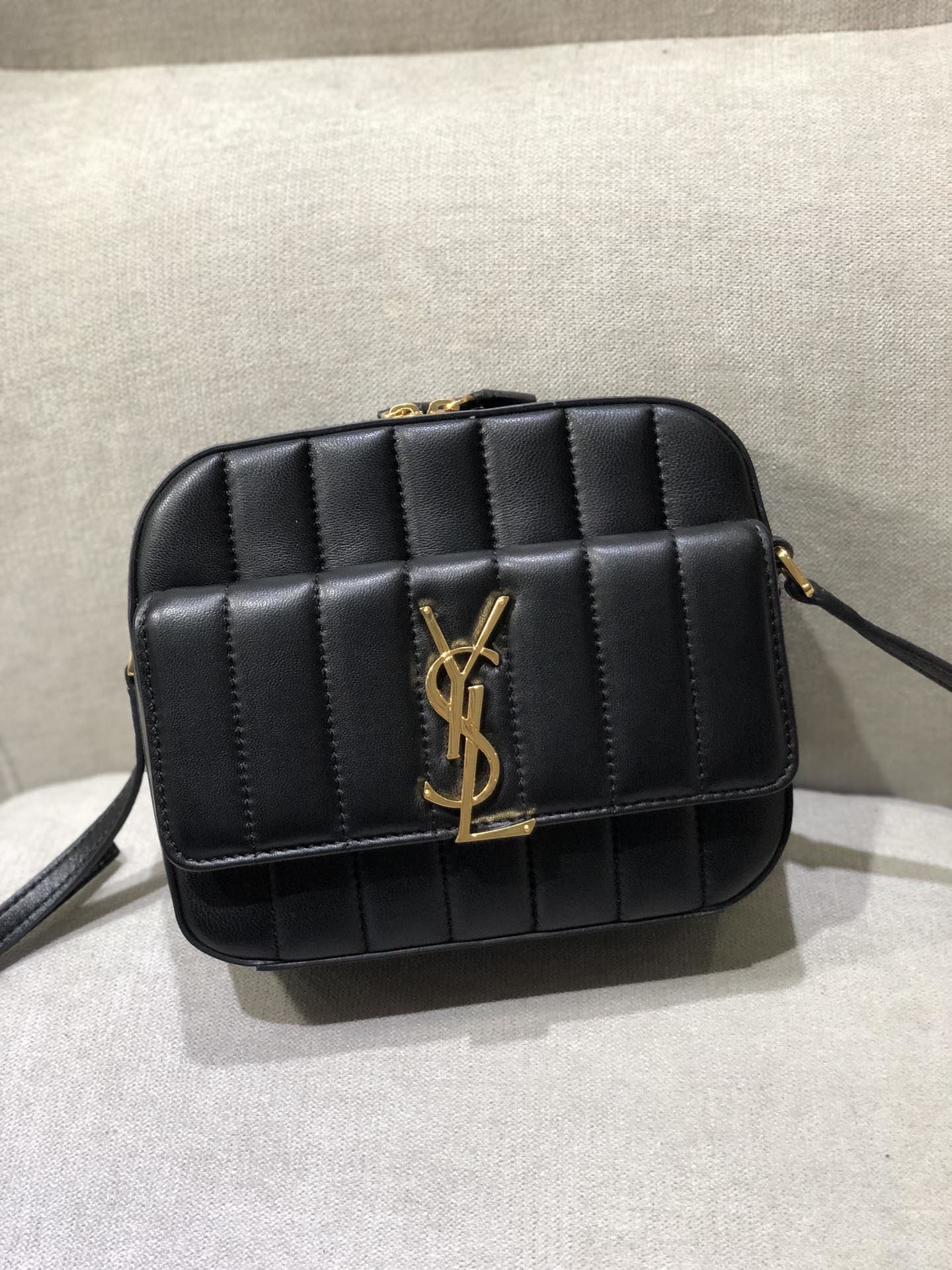 YSL_Vicky_Chain_Bag-18_1