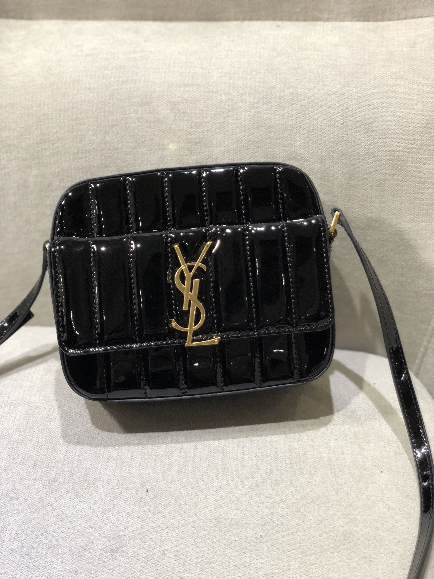 YSL_Vicky_Chain_Bag-18_1