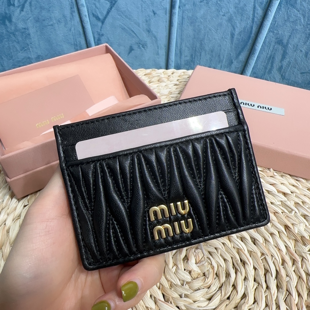 MiuMiu_Pocket_Wallet-8X1