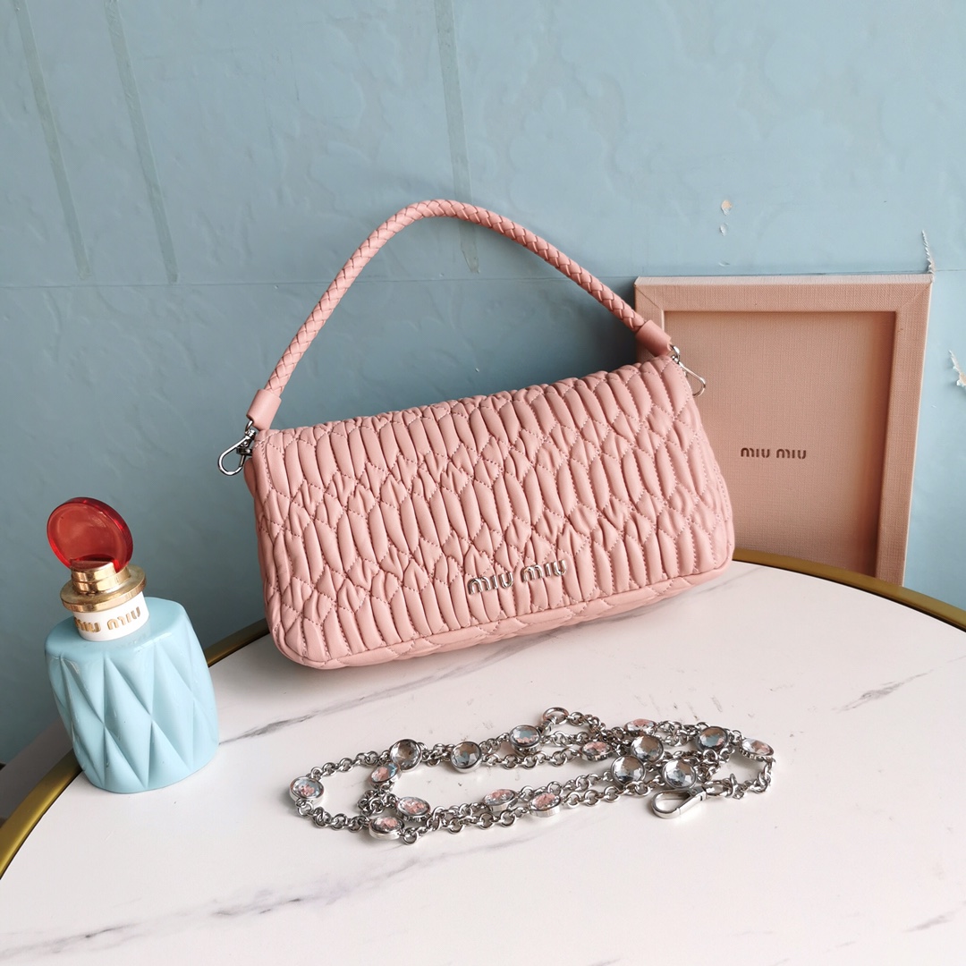 MiuMiu_Chain_Bag-22.5_4.
