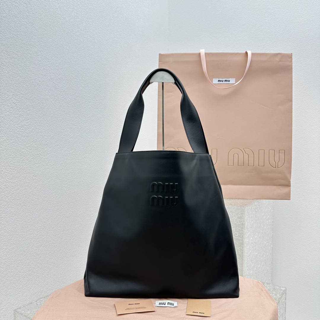 MiuMiu_Hobo_Tote-38.5_11