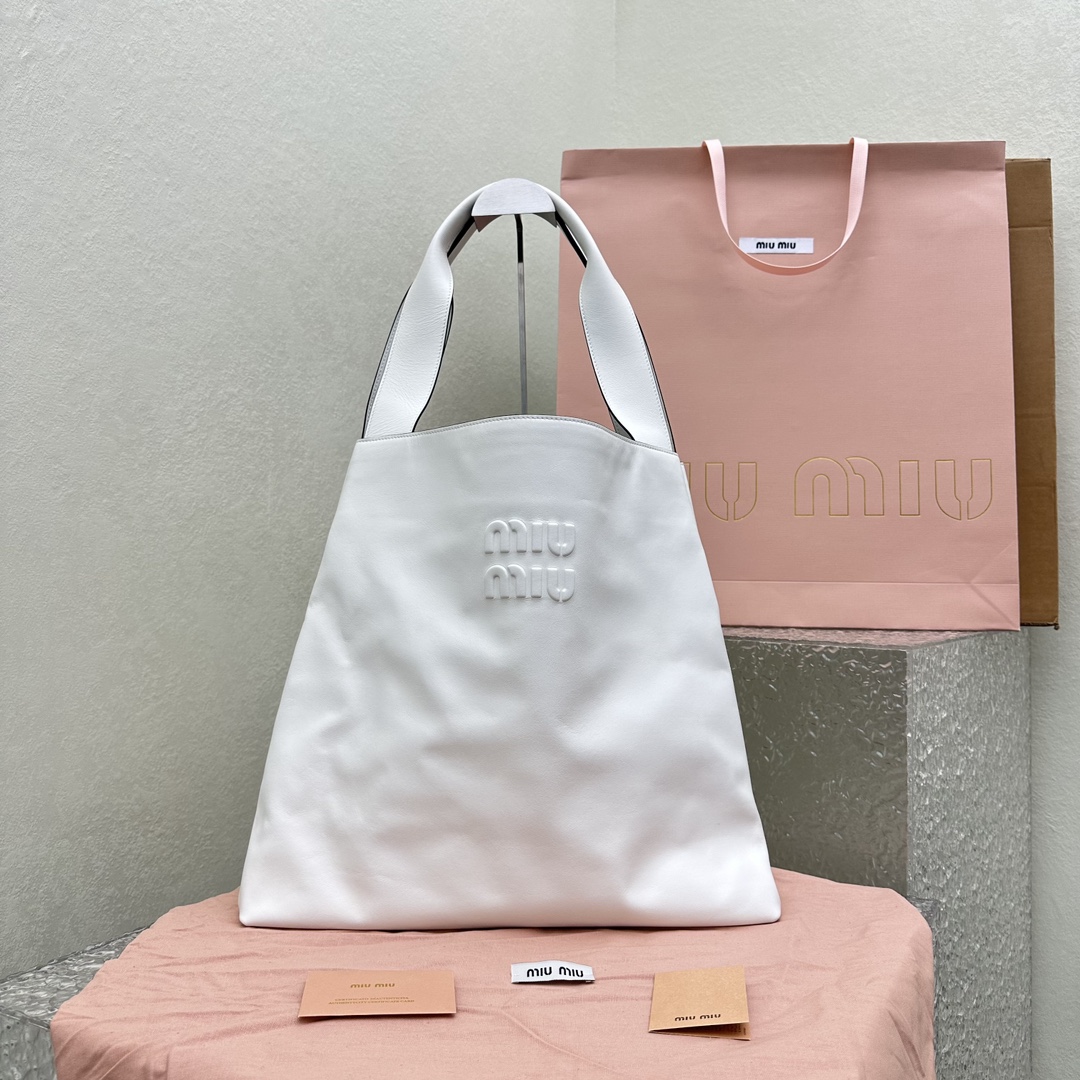 MiuMiu_Hobo_Tote-38.5_11