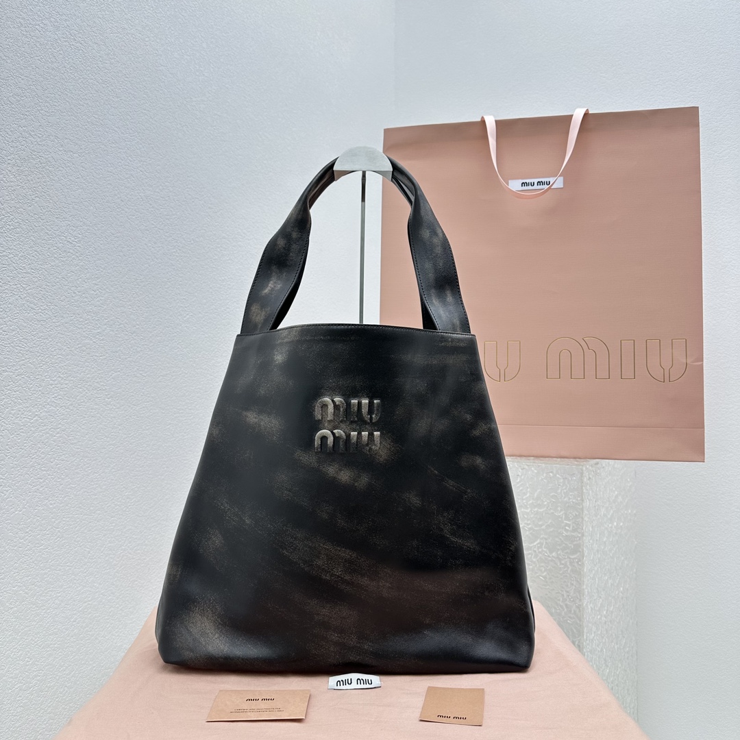 MiuMiu_Hobo_Tote-38.5_11